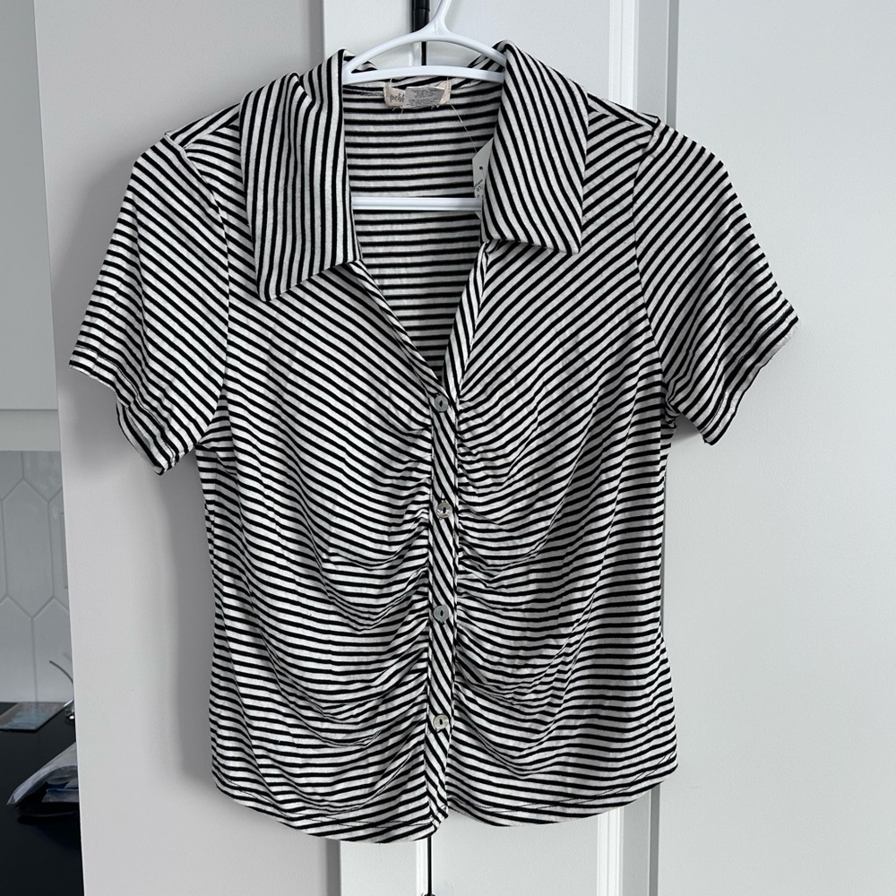 NWT Pebble and Stone Black/White Striped Ruched Button Down Shirt Size Small